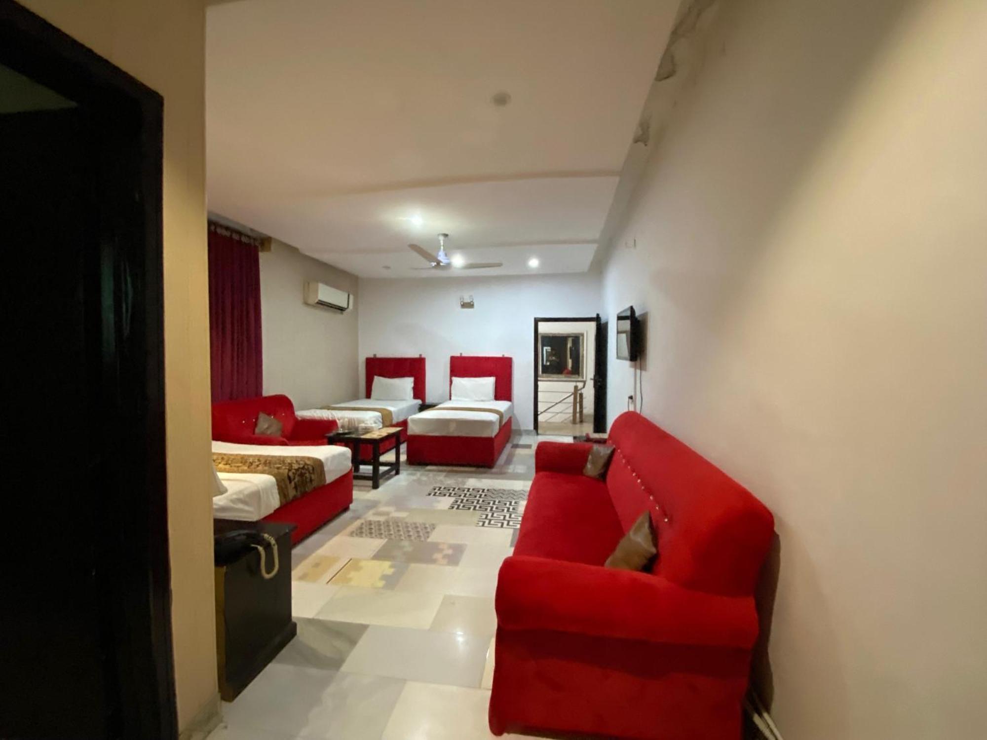 Hotel Tulip Inn, Gulberg Lahore Exterior photo