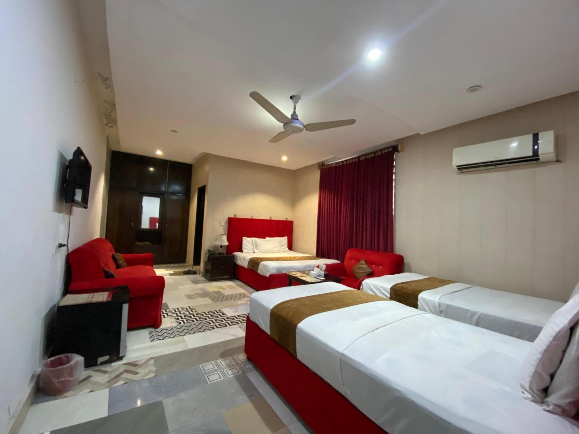 Hotel Tulip Inn, Gulberg Lahore Exterior photo