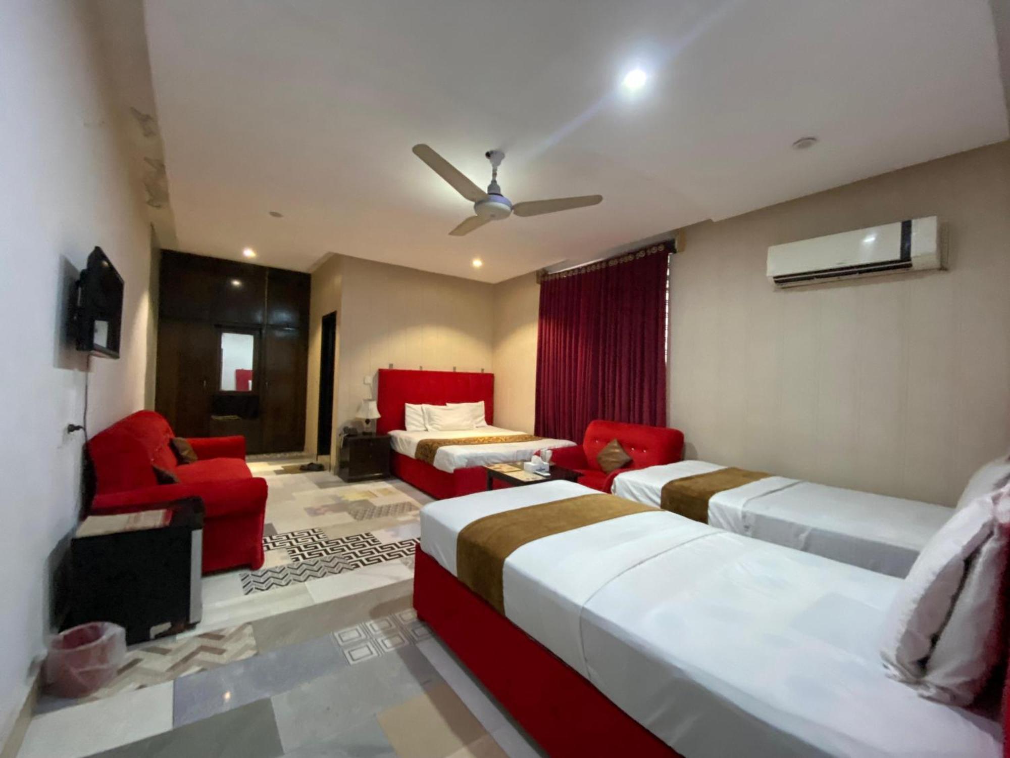 Hotel Tulip Inn, Gulberg Lahore Exterior photo