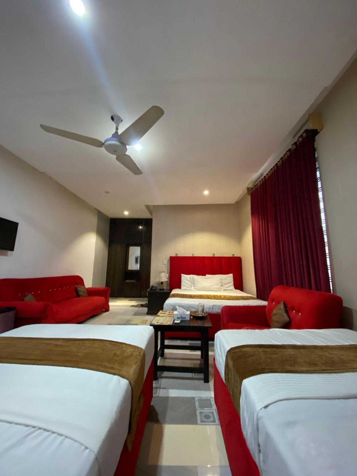 Hotel Tulip Inn, Gulberg Lahore Exterior photo