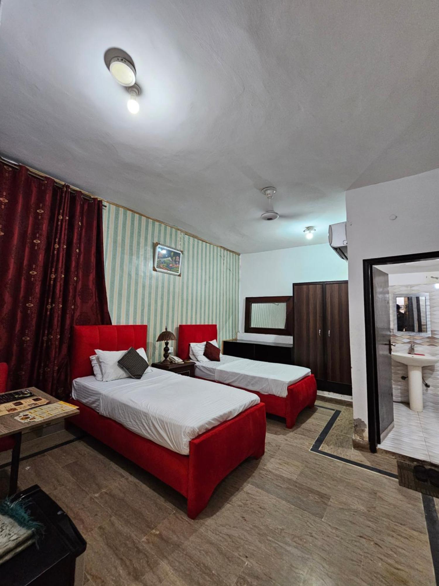 Hotel Tulip Inn, Gulberg Lahore Room photo
