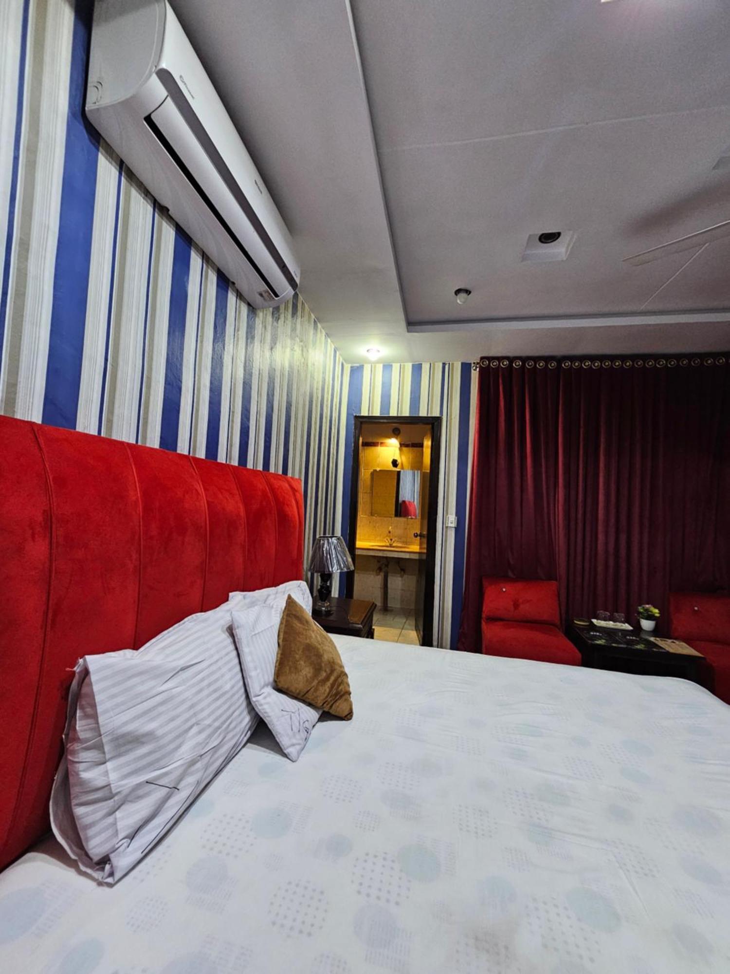 Hotel Tulip Inn, Gulberg Lahore Exterior photo