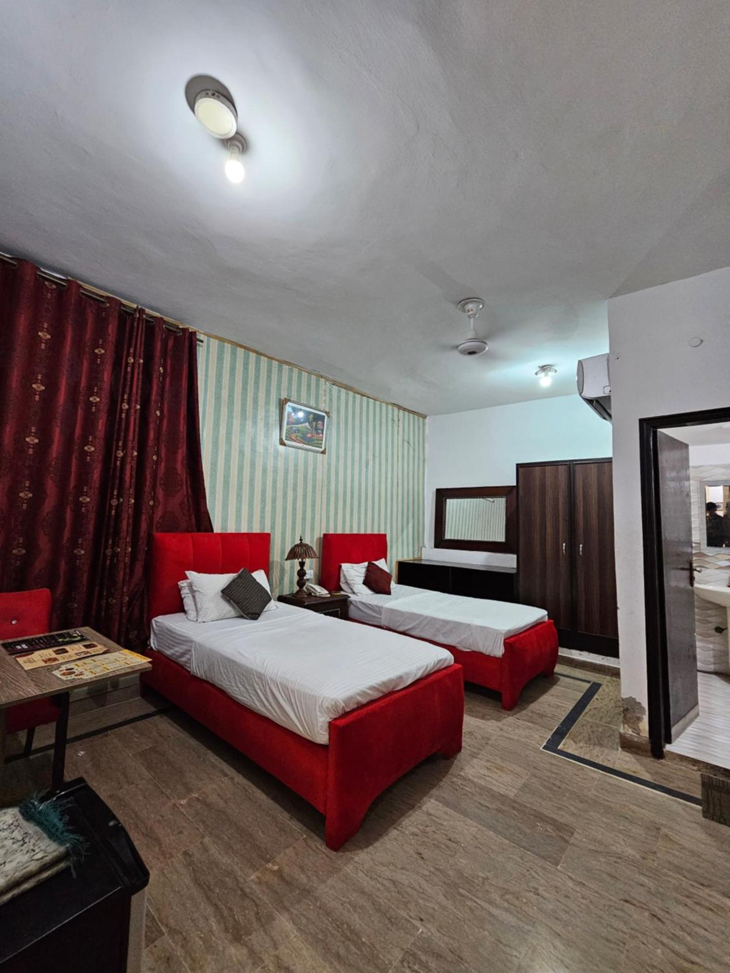 Hotel Tulip Inn, Gulberg Lahore Exterior photo