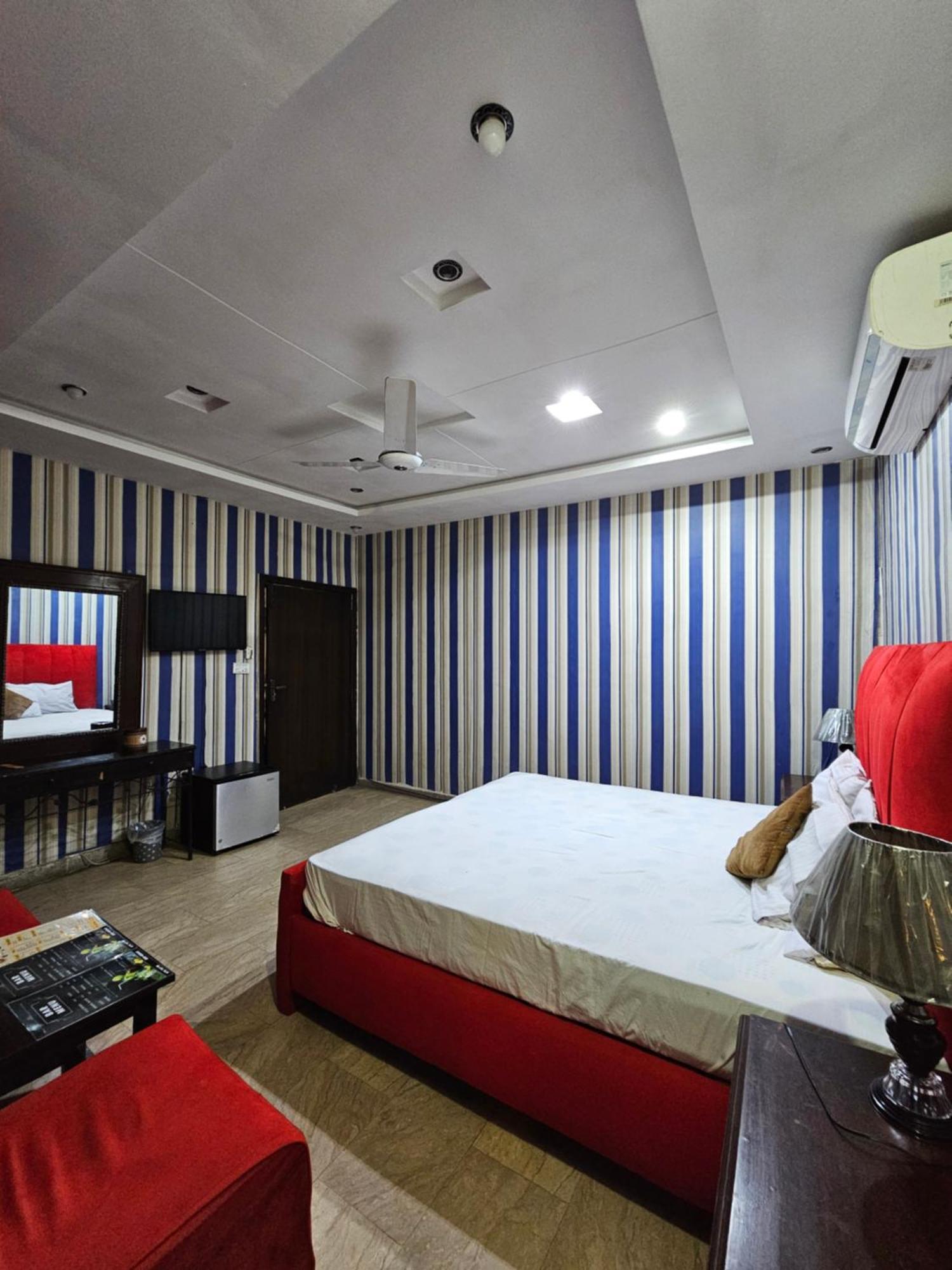 Hotel Tulip Inn, Gulberg Lahore Room photo