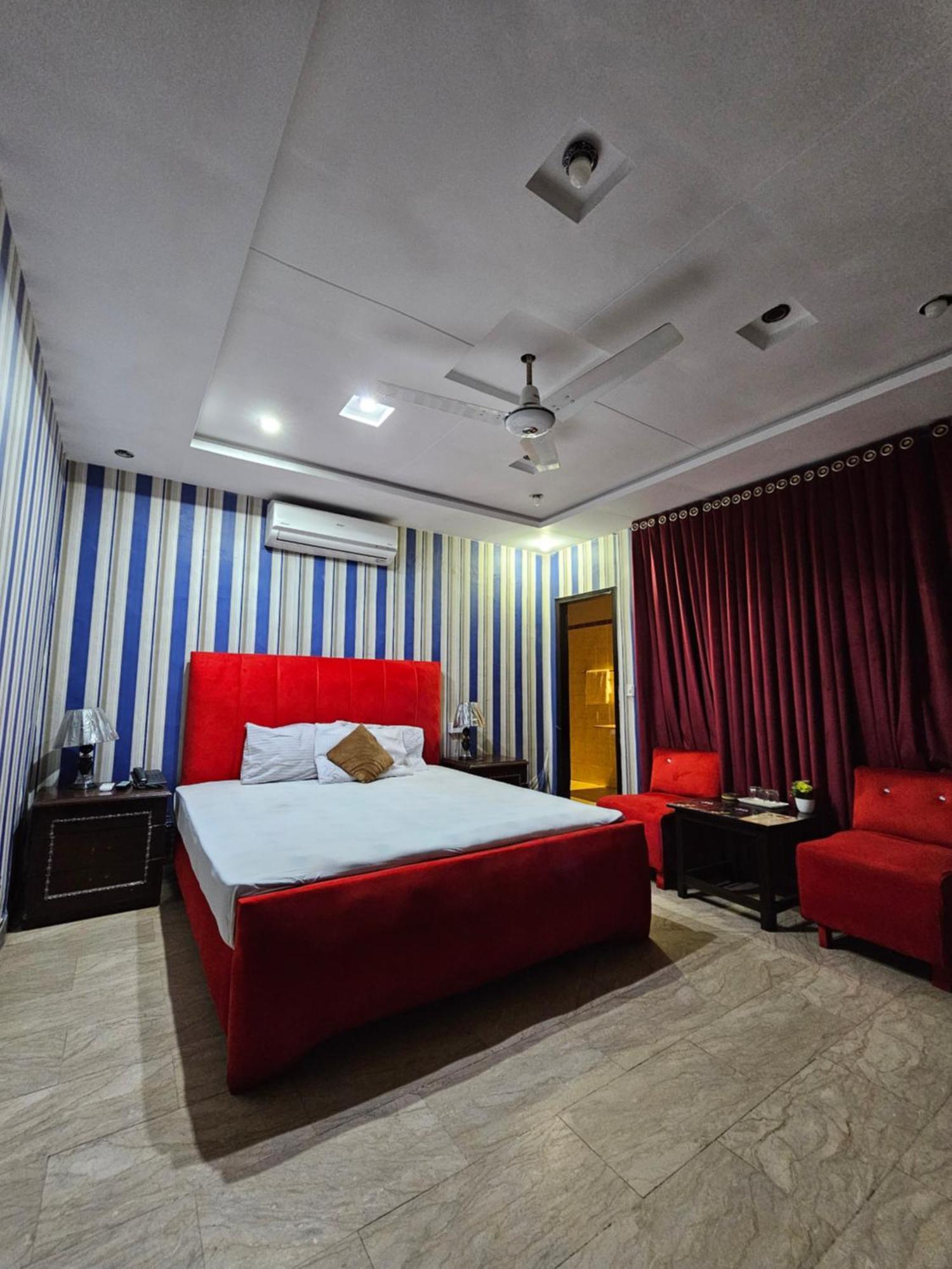 Hotel Tulip Inn, Gulberg Lahore Exterior photo