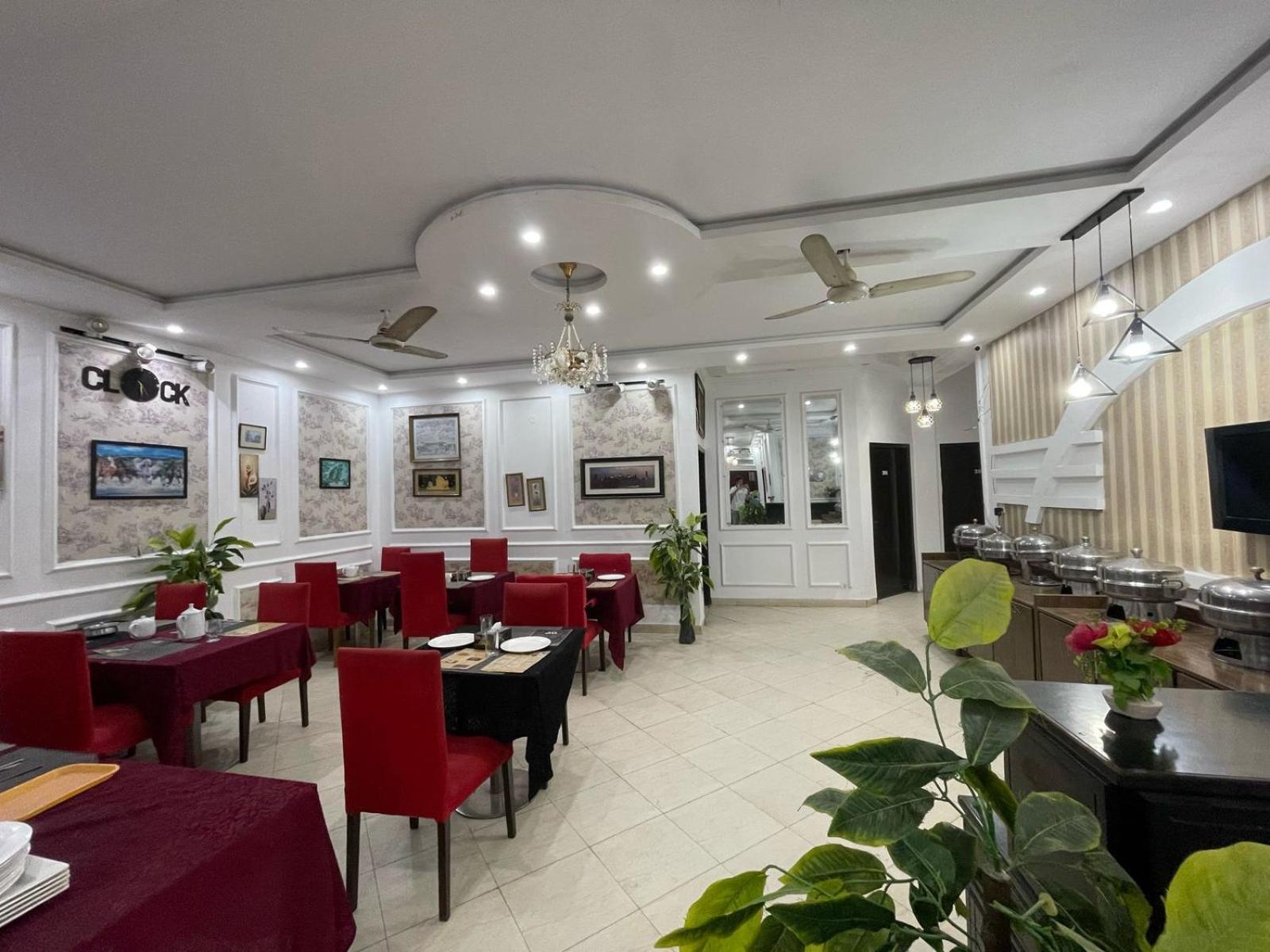 Hotel Tulip Inn, Gulberg Lahore Exterior photo