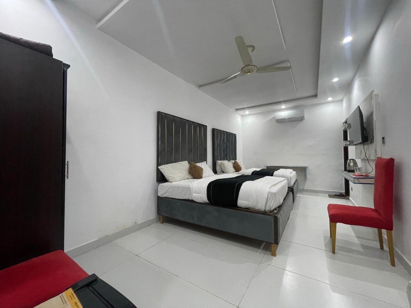 Hotel Tulip Inn, Gulberg Lahore Exterior photo